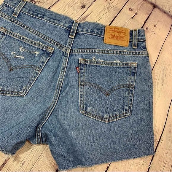 Vintage High Waisted Levi’s Distressed Jean Short - Picture 6 of 9